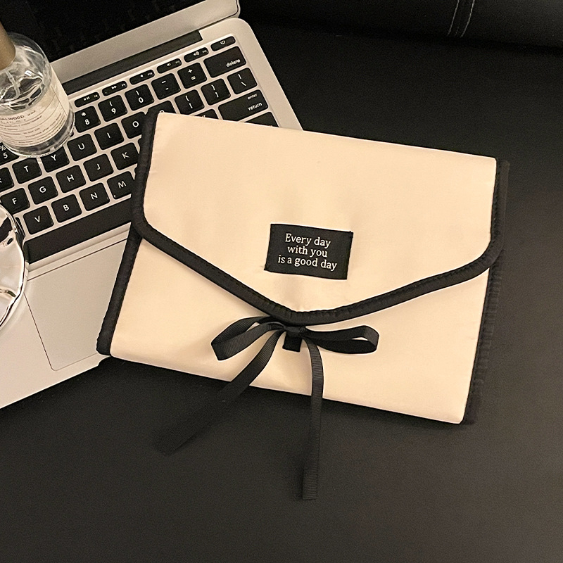 Nešiojama juvelyrinių dirbinių saugojimo rankinė - rankinės stiliaus, sulankstoma, poliesteris, šiuolaikinis minimalistinis dizainas