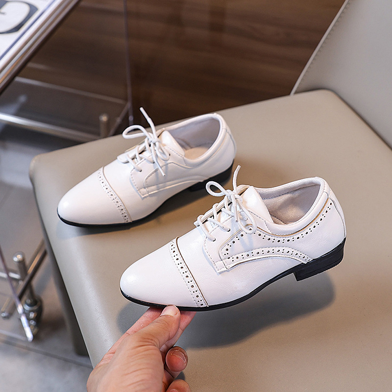 PU odos berniški bateliai - smailus nosis, britų stilius, priekyje raišteliai, kvėpuojantys ir atsparūs dėvėjimui, gumos padas