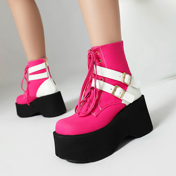 Sieviešu zābaki ar aizmugurējo rāvējslēdzēju, klinveida papēdis (>8 cm), augšējā daļa no auduma, pamatne no putām, iekšējā oderēšana no mākslīgas kažokādas — rudens-zima 2024