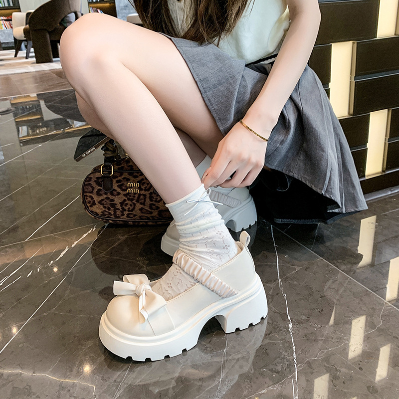 Mary Jane kurpes ar apaļu purnu, PU augšdaļa, vidēja papēža augstums 3–6 cm, T-bar siksna