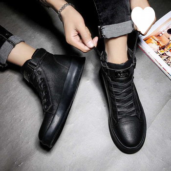 Mid-top sneakers ar korejiešu stilu, PU augšējā daļa, aizdare ar šņorēm, gumijas zole, augstuma palielināšana