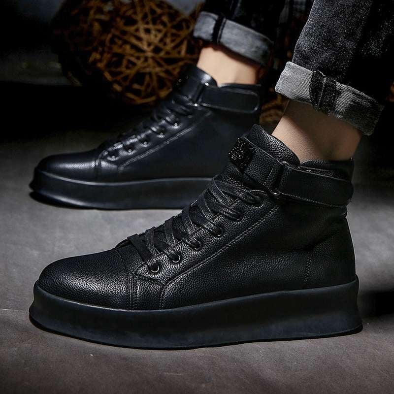 Mid-top sneakers ar korejiešu stilu, PU augšējā daļa, aizdare ar šņorēm, gumijas zole, augstuma palielināšana