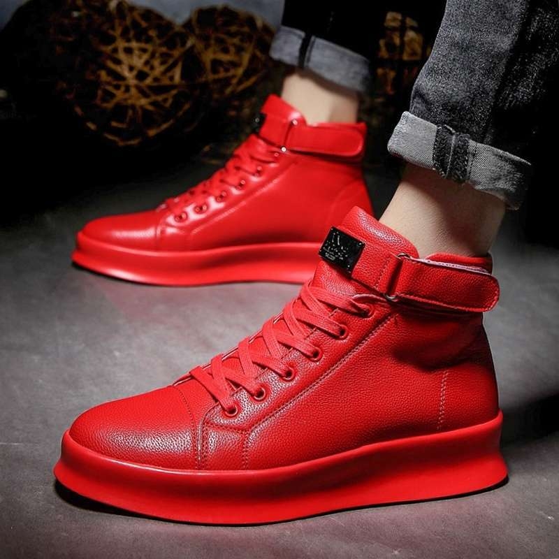 Mid-top sneakers ar korejiešu stilu, PU augšējā daļa, aizdare ar šņorēm, gumijas zole, augstuma palielināšana