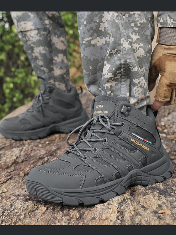Augstas taktiskās kurpes ārpuskempingam — augšējā daļa no mikrošķiedras + Oxford audums, zole MD + TPR, svars 1000 g, vīriešiem