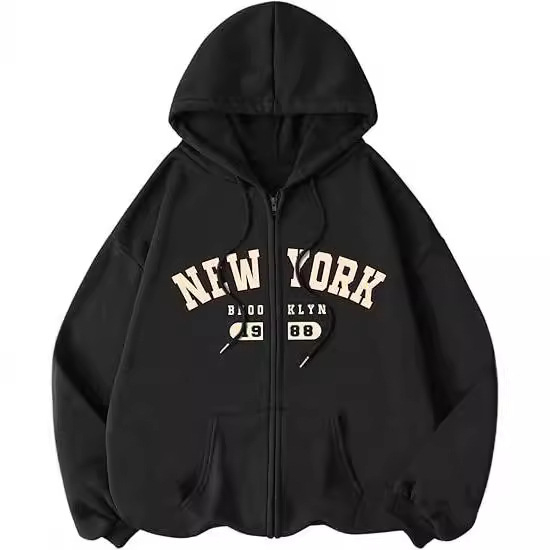 Kapucnis cipzáros pulóver alfanumerikus nyomtatással, laza szabású, japán-koreai városi stílus, 70–80% poliészter