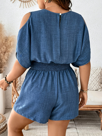 Moterų kombinezonas su V kaklu, atviri pečiai, klostės, 3/4 rankovės, laisvas kelnių kirpimas, poliesteris