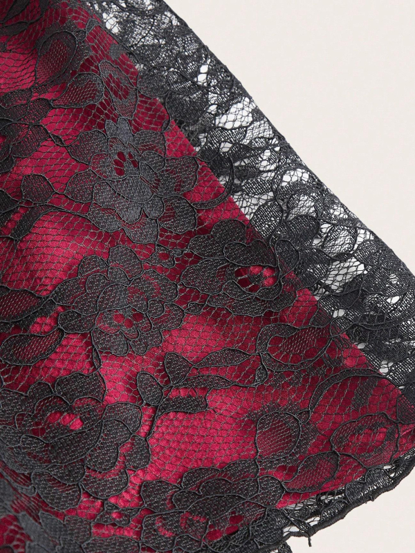 Női midi szoknya csipkével az elején, hátul hosszú kialakítással, két rétegű, elasztikus derekú, enyhe nyúlású poliészter anyagból