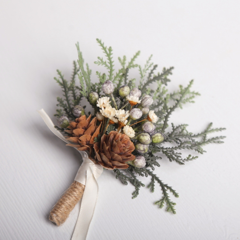 Corsage ar rokdarbu ziedu dizainu, dabīgs stils, universāls; piemērots kā dāvana uzņēmumiem, jubilejām un atklāšanas ceremonijām