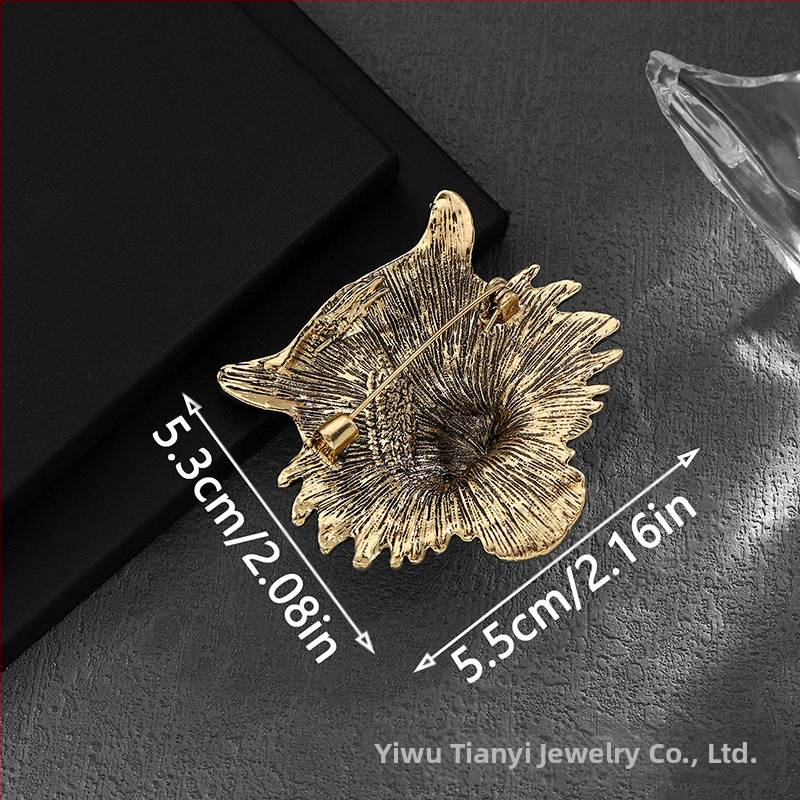 Brošňa s hlavou tigra - zliatina zinku, elektroplátovanie, unisex dekorácia