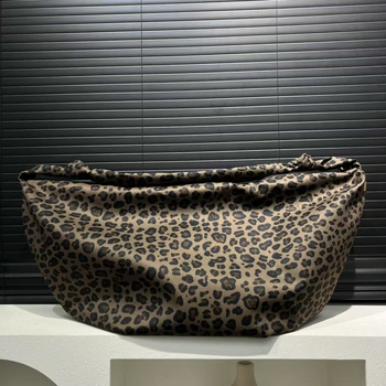 Γυναικεία τσάντα ώμου με λεοπάρ μοτίβο, εξωτερικά νάιλον, φόδρα πολυεστέρα, οριζόντιο τετράγωνο σχήμα, κλείσιμο με φερμουάρ