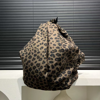 Γυναικεία τσάντα ώμου με λεοπάρ μοτίβο, εξωτερικά νάιλον, φόδρα πολυεστέρα, οριζόντιο τετράγωνο σχήμα, κλείσιμο με φερμουάρ