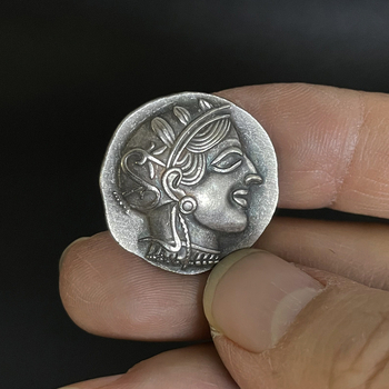 Χαλκός μενταγιόν νομίσματος με τη Θεά Αθηνά, κουκουβάγια και τον αστερισμό Υδροχόος; κλασικό στυλ; διαδικασία ηλεκτροπλατίσματος και χύτευσης; ιδανικό προσωπικό δώρο.
