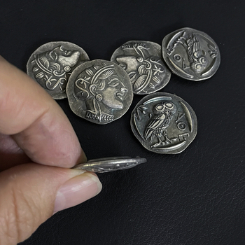 Χαλκός μενταγιόν νομίσματος με τη Θεά Αθηνά, κουκουβάγια και τον αστερισμό Υδροχόος; κλασικό στυλ; διαδικασία ηλεκτροπλατίσματος και χύτευσης; ιδανικό προσωπικό δώρο.