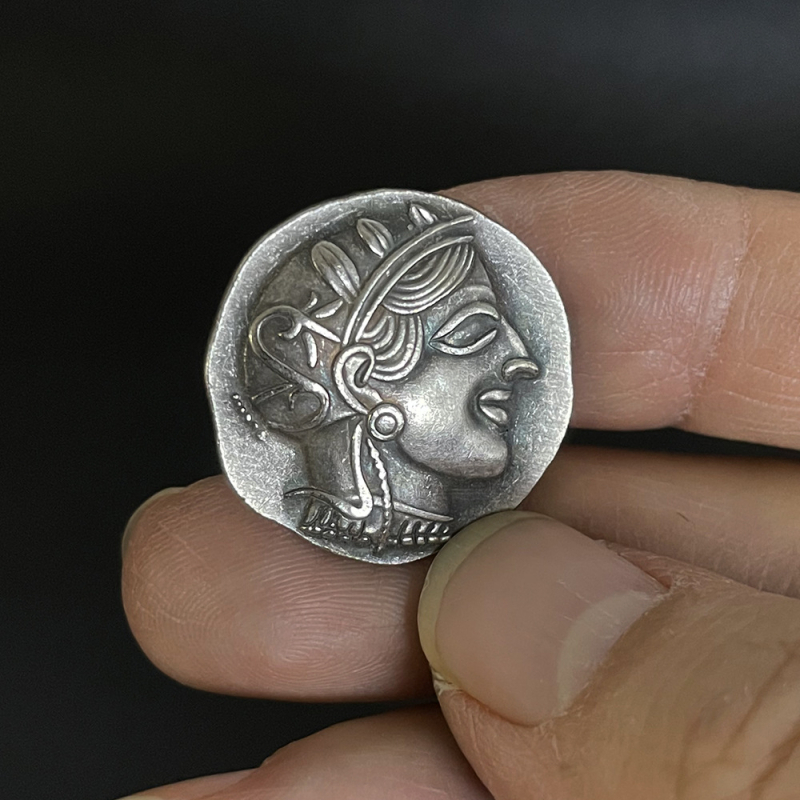 Χαλκός μενταγιόν νομίσματος με τη Θεά Αθηνά, κουκουβάγια και τον αστερισμό Υδροχόος; κλασικό στυλ; διαδικασία ηλεκτροπλατίσματος και χύτευσης; ιδανικό προσωπικό δώρο.