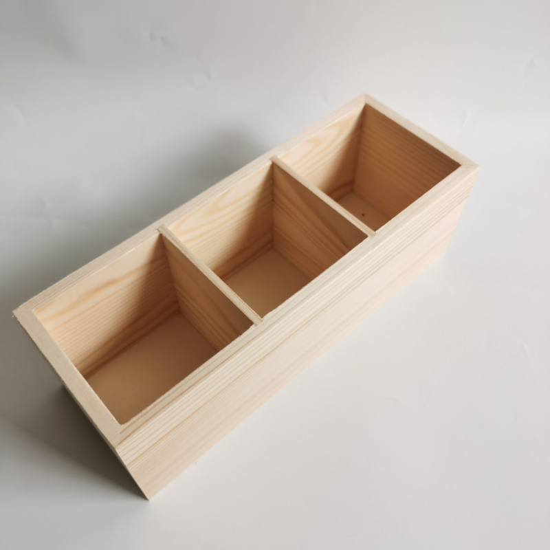 Markerių laikymo dėžutė su trimis skyreliais, medinė kvadratinė stalo organizatorius, modelis MK-3