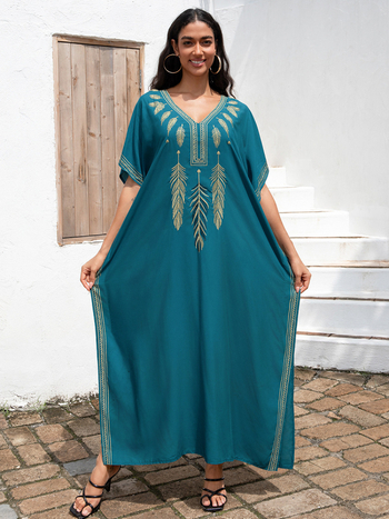 Strandruha-ruha robesz-stílusban, diszkrét hímzéssel, 100% pamut anyag, pamut béléssel, 270 g/m², alkalmas úszáshoz és vízi tevékenységekhez