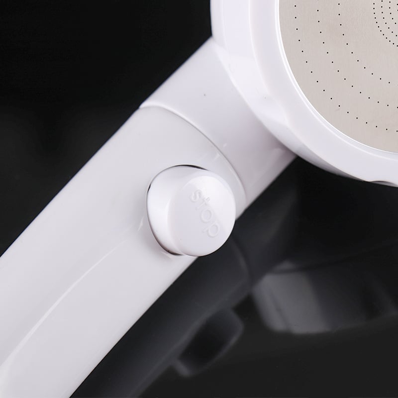 Dušas galva ar trim režīmiem, 360° griešana, ABS materiāls, ūdens taupīšana, darba spiediens 0,8 MPa