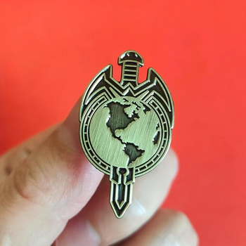 Καρφίτσα: Κινούμενο σχέδιο, ευέλικτος σχεδιασμός; Υλικό: Κράμα; Επεξεργασία: Ηλεκτροεπίχωση; Λειτουργία: Διακόσμηση; Για: Ανδρες και Γυναίκες; Έτος/Σεζόν: Φθινόπωρο 2024