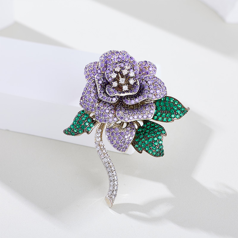 Segė: gėlė rožė, retro stilius; Medžiaga: varis; Apdirbimas: elektroplatavimas; Prekės numeris: Z-430; Prekės ženklas: Liyu Accessories