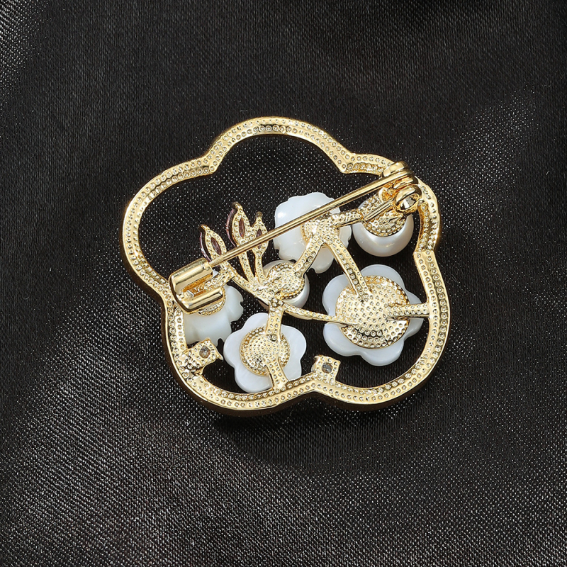 Plūmų žiedo formos broša, vario pagrindas, su deimantų įdėjimu, cirkonų įdėklas, moterims, paprastas stilius