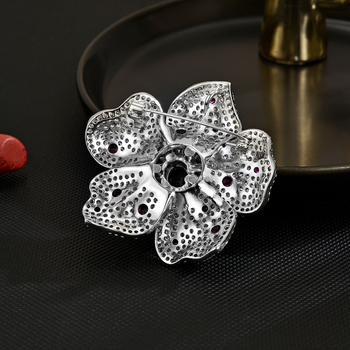 Λουλουδάτη χαλκού καρφίτσα με ηλεκτροπλατιωμένο φινίρισμα, στυλ βιντάζ λογοτεχνικό ρετρό, χειμώνας 2024