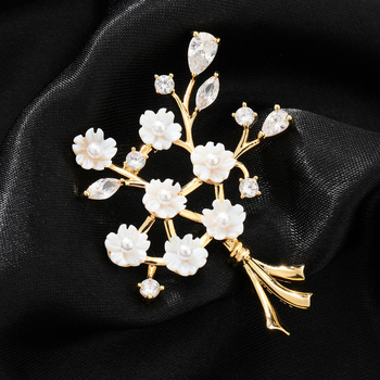 Χάλκινη ανθοφόρα καρφίτσα με ζιρκόν ενθέσεις και λευκούς κρυστάλλους, διακοσμημένη με διαμάντια, σειρά Princess