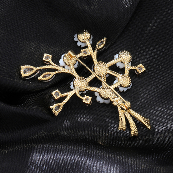 Χάλκινη ανθοφόρα καρφίτσα με ζιρκόν ενθέσεις και λευκούς κρυστάλλους, διακοσμημένη με διαμάντια, σειρά Princess