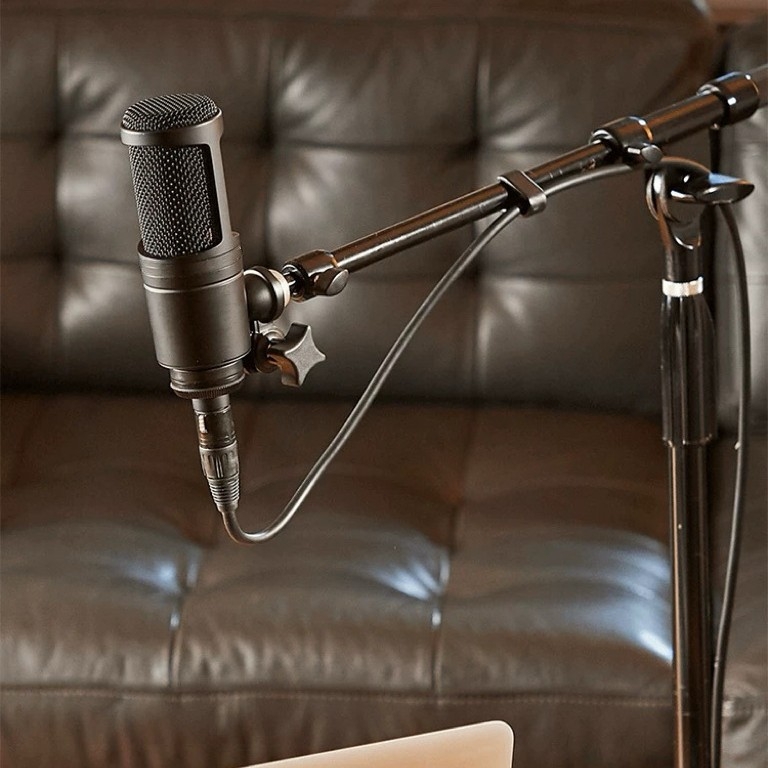 AT2020 kondenzátor mikrofón, vezetékes, nagy diafragmával, cardioid / szuperkardioid, 48V fantom táp