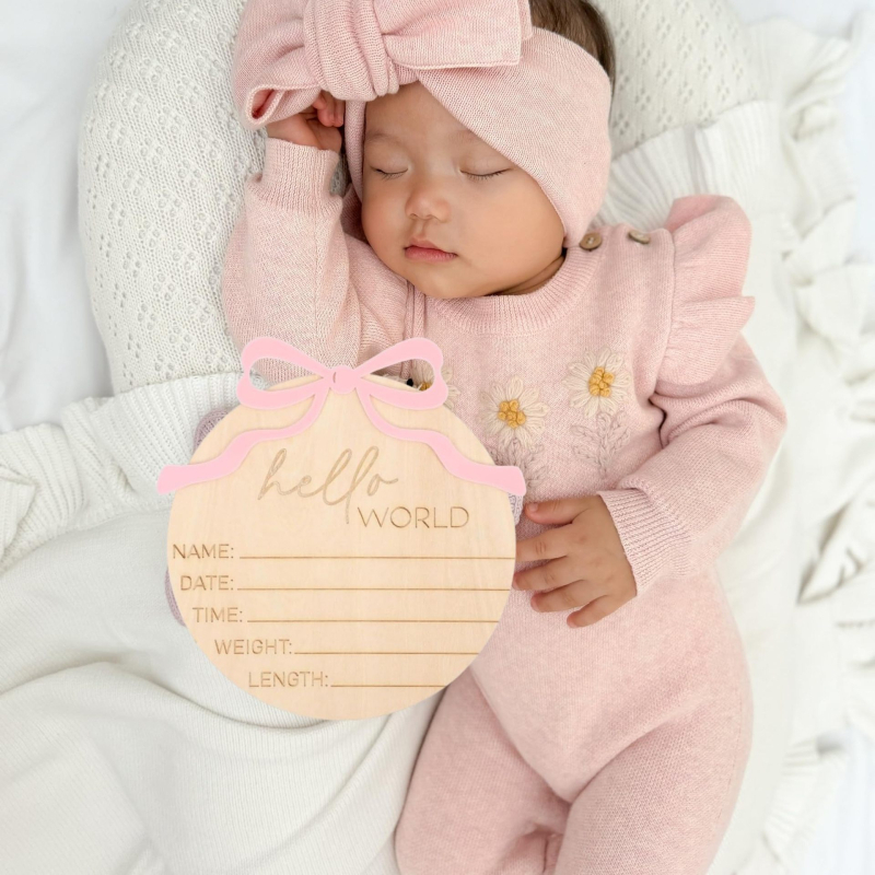 Ξύλινο κρεμαστό για ανακοίνωση γέννησης μωρού με φιόγκο, μοντέρνο μινιμαλιστικό στυλ