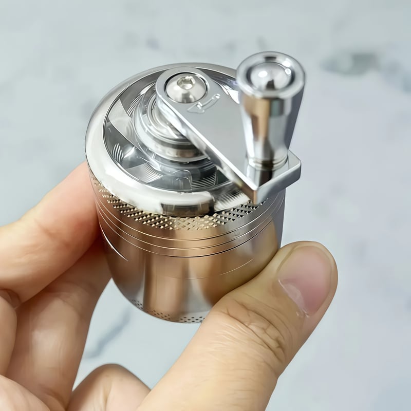 4-επίπεδος γκριντέρ από κράμα ψευδαργύρου με χειροκίνητη στροφή (ψευδάργυρος; 4 επίπεδα; χειροκίνητη στροφή; δυνατότητα εκτύπωσης λογότυπου)