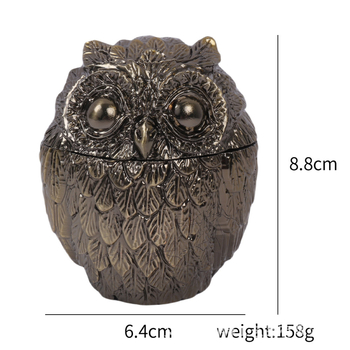 Gunter bagoly-ihletésű négyrétegű cinkötvözet gyógynövény őrlő, kézi