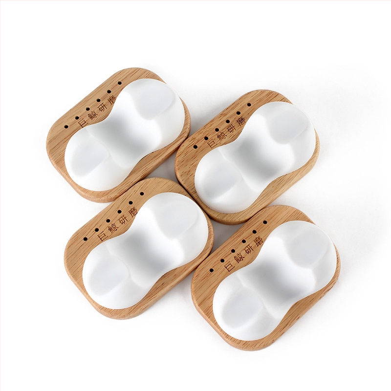 Držiak na nail art s drevenou základňou a silikónovým povrchom pre uloženie nástrojov — JJ