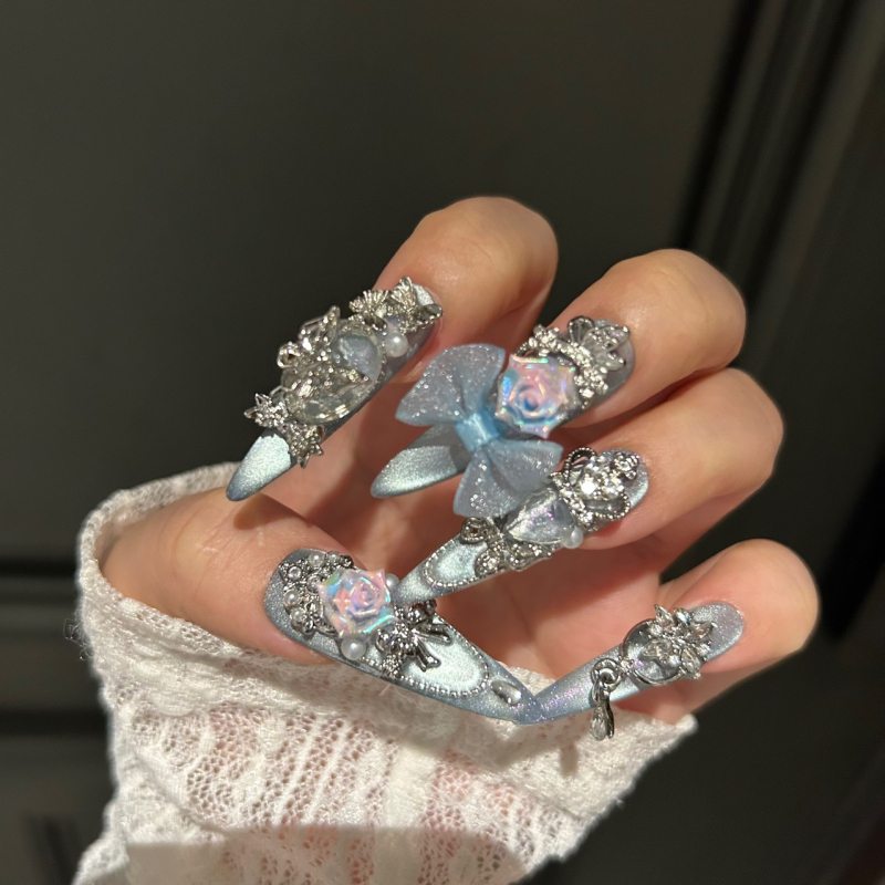 Unghii artificiale purtabile – design lung, model cu funda și fluture, stil dulce/picant pentru femei