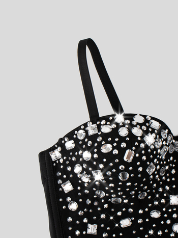 Κορμάκι halter με ανοιχτή πλάτη, Ultra-Short μήκος ≤40 εκ; Διακοσμημένο με μαργαριτάρια και διαμάντια; 3D μοτίβο; Πολυεστερικό ύφασμα με ελαστικότητα; Slim Fit