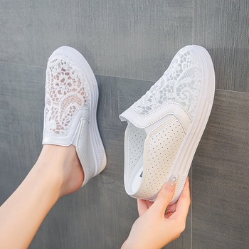 Sandale pentru femei cu plasă dantelată pe partea superioară, vârf închis, toc în formă de clin, PU deasupra, talpă din cauciuc