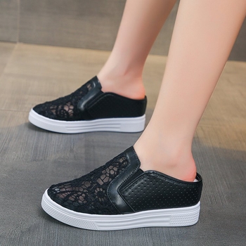 Γυναικείες σανδάλια με επάνω μέρος από δαντελένιο πλέγμα, κλειστό μπροστινό μέρος, σφήνα τακουνιού, PU επάνω, σόλα από καουτσούκ