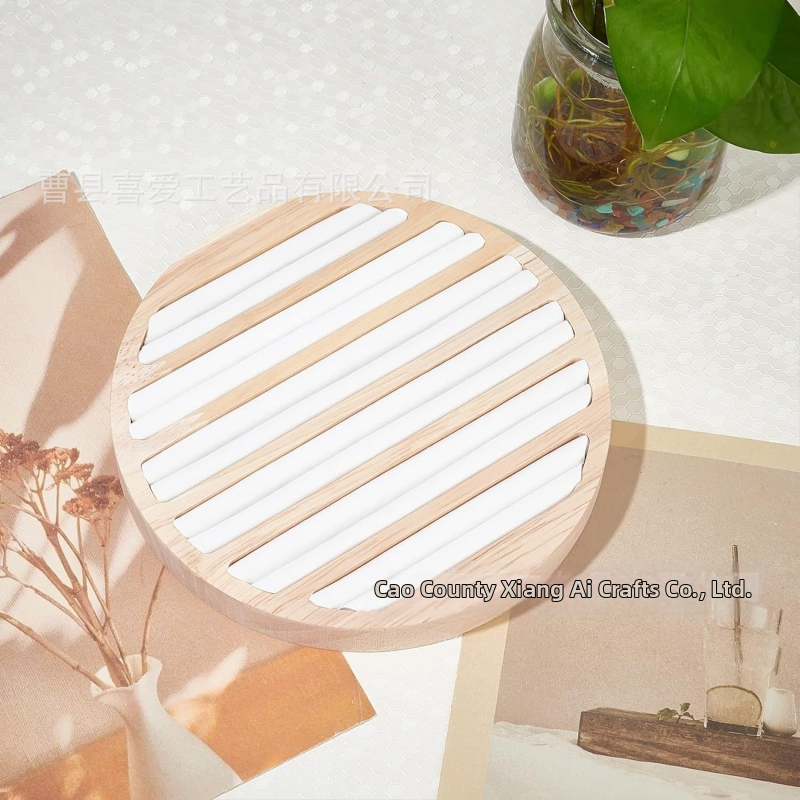 Drevený podnos na prstene — kruhový stojan na šperky, moderný minimalistický štýl, značka Liking