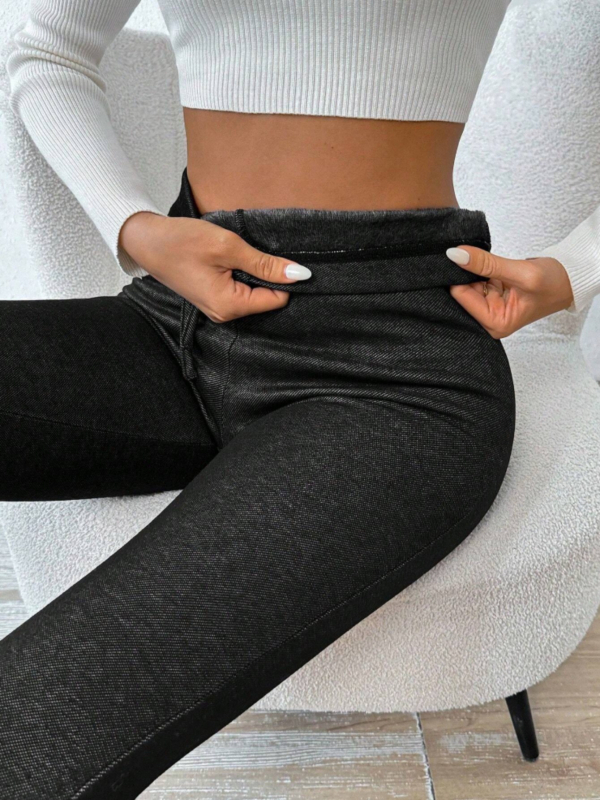 Moteriškos kelnes su džinsų įspūdžio efektu, juostelė su kilpomis, tiesus kirpimas, šilta, poliesterio ir elastano mišinys, 95% poliesterio, ruduo 2025