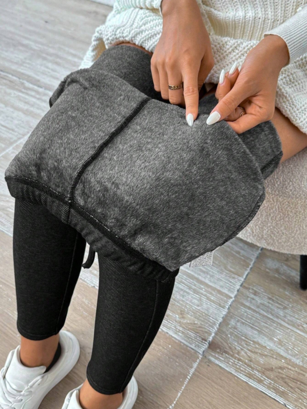 Moteriškos kelnes su džinsų įspūdžio efektu, juostelė su kilpomis, tiesus kirpimas, šilta, poliesterio ir elastano mišinys, 95% poliesterio, ruduo 2025