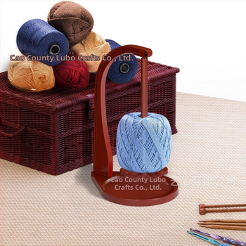 Ξύλινο περιστρεφόμενο στήριγμα κλωστής με αποσπώμενη βάση σε σχήμα λουλουδιού — 3 επίπεδα, επιτραπέζιο για πλέξιμο και ύφανση