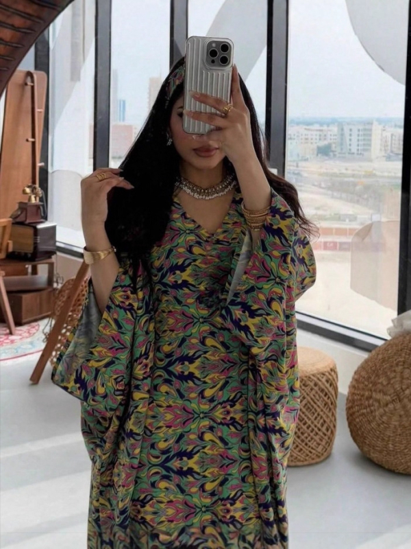 Garā robe ar batwing piedurknēm, brīvs piegriezums, Spandex audums, Preces numurs 6067, Sveķu krāsu fiksācija