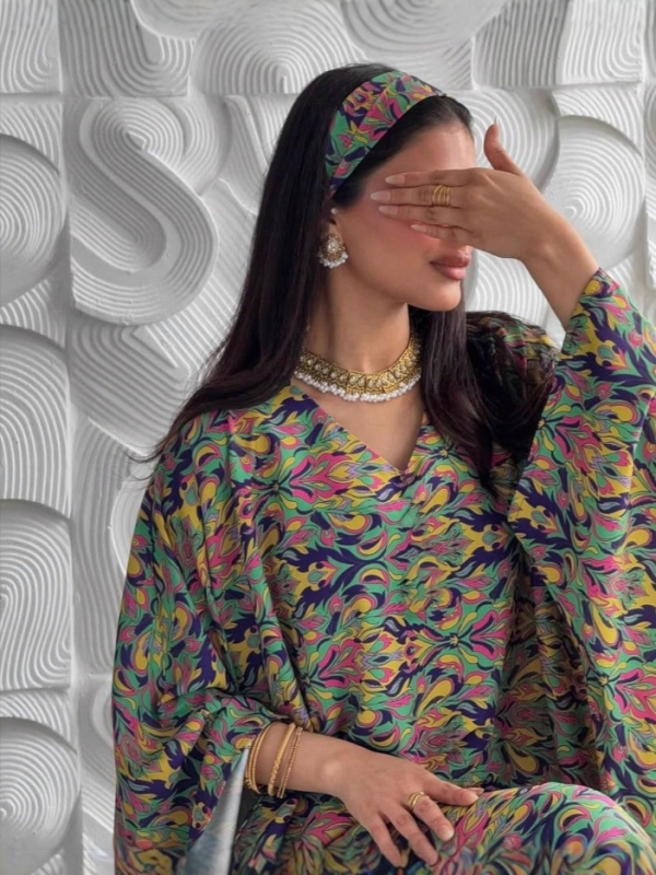 Garā robe ar batwing piedurknēm, brīvs piegriezums, Spandex audums, Preces numurs 6067, Sveķu krāsu fiksācija