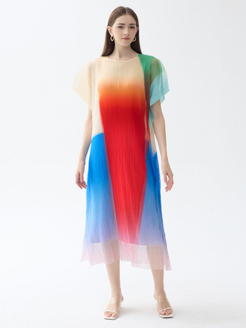 Sieviešu poliestera kleita ar plisu rakstu, apaļš kakls, īsi piedurknes, viduklis vidējais, A līnijas garā kleita, ikdienas stils