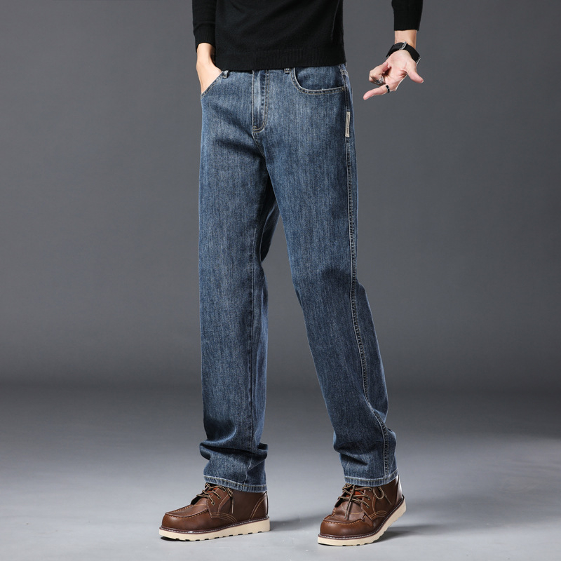 Jeanși pentru bărbați — croială dreaptă, talie medie, amestec bumbac-poliester cu 66,2% bumbac, 32,3% poliester, 1,5% spandex; fermoar, buzunare multiple, pantaloni lungi casual