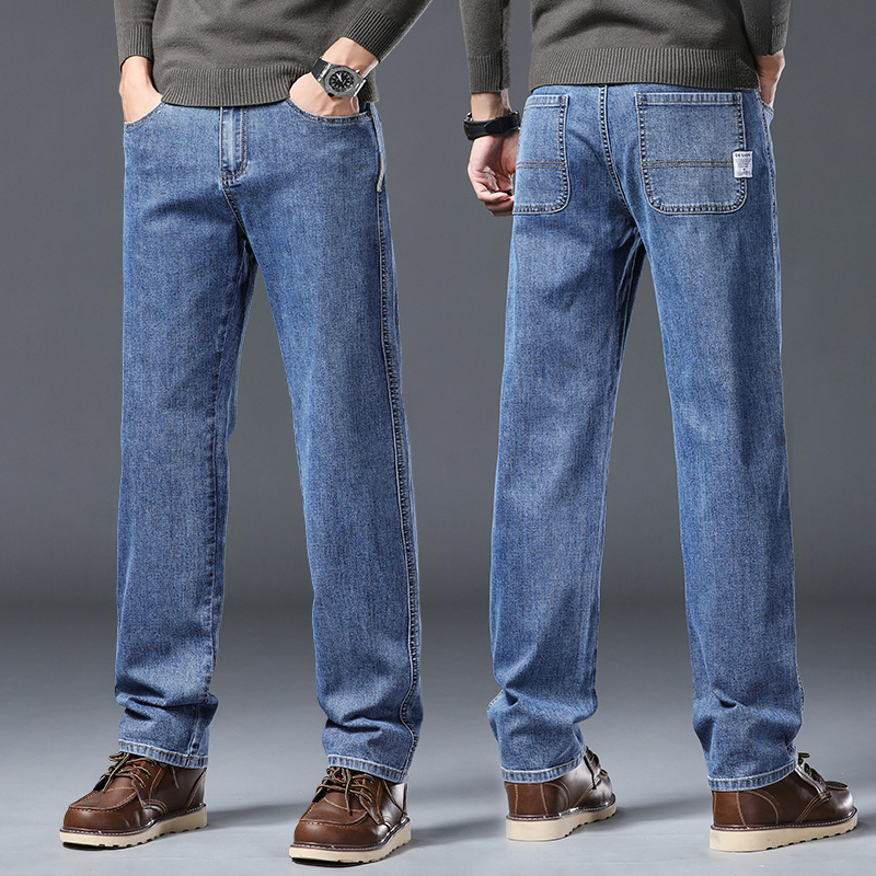 Jeanși pentru bărbați — croială dreaptă, talie medie, amestec bumbac-poliester cu 66,2% bumbac, 32,3% poliester, 1,5% spandex; fermoar, buzunare multiple, pantaloni lungi casual