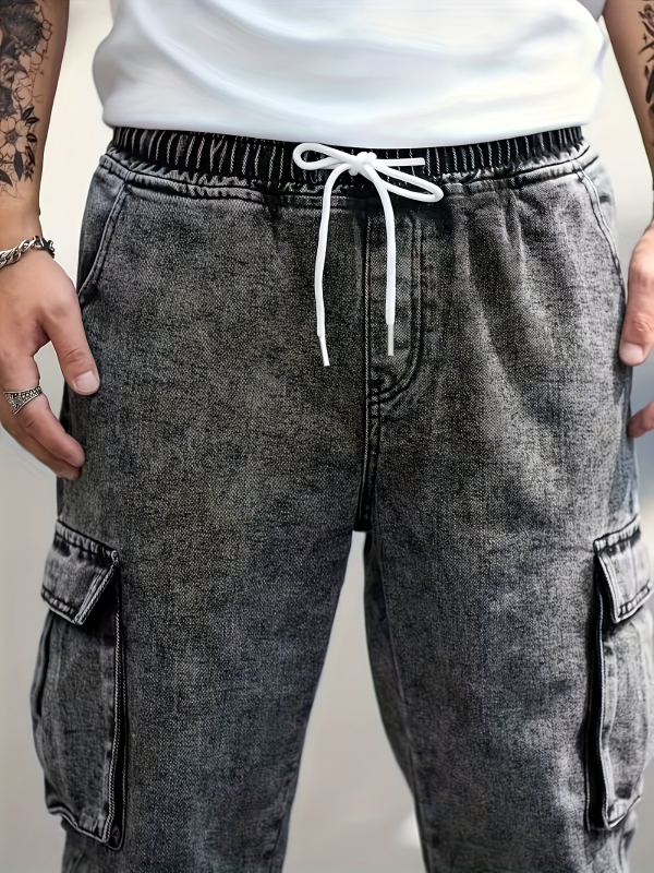 Džinsai su daugybe kišenių, platus laisvo kirpimo, vidutinio juosmens, raištelių užsegimas, išplauta medžiaga