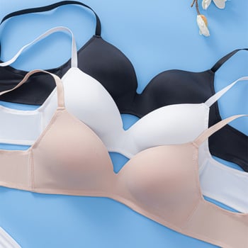 Κοριτσίστικο σουτιέν από νάιλον χωρίς ραφές, αναπνεύσιμο, με λεπτά μορφοποιημένα cups, αποσπώμενες διπλές τιράντες, κούμπωμα πίσω με διπλό άγκιστρο