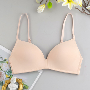 Κοριτσίστικο σουτιέν από νάιλον χωρίς ραφές, αναπνεύσιμο, με λεπτά μορφοποιημένα cups, αποσπώμενες διπλές τιράντες, κούμπωμα πίσω με διπλό άγκιστρο