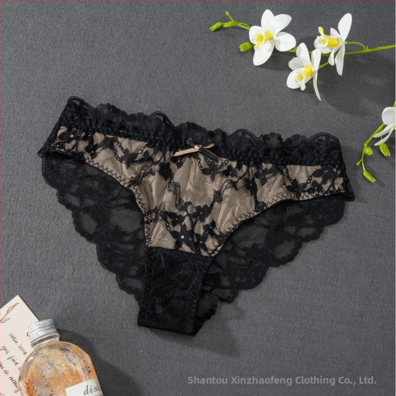 Čipkové sieťové spodné nohavice s nízkym pásom, priedušné; hlavný materiál: nylon 90–95%, výstelka rozkroku: bavlna 100%