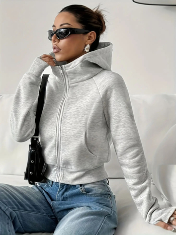 Γυναικείο βαρύ μπουφάν με κουκούλα από πολυεστέρα, μεσαίου βάρους, κανονικού μήκους, φερμουάρ μπροστά, μακριά μανίκια, χαλαρή γραμμή